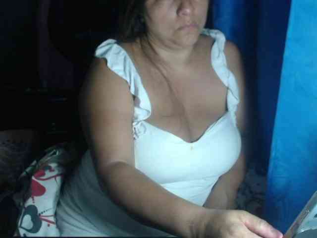 adrianamilf44 webcam