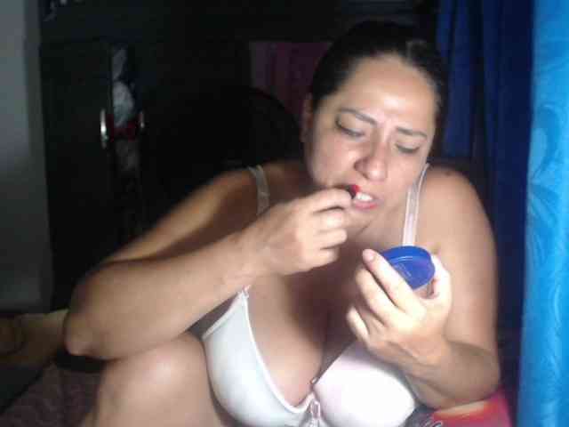 adrianamilf44 webcam