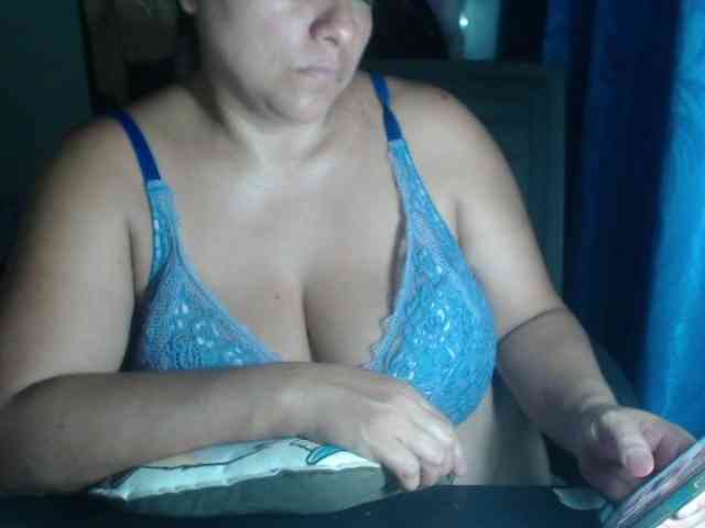 adrianamilf44 webcam