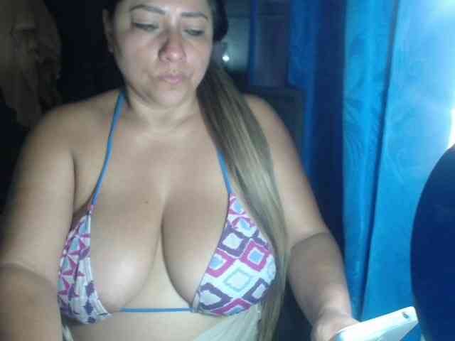 adrianamilf44 webcam