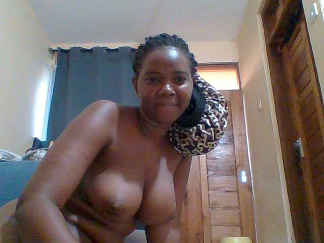 Sexyebonygal live cam on BongaCams
