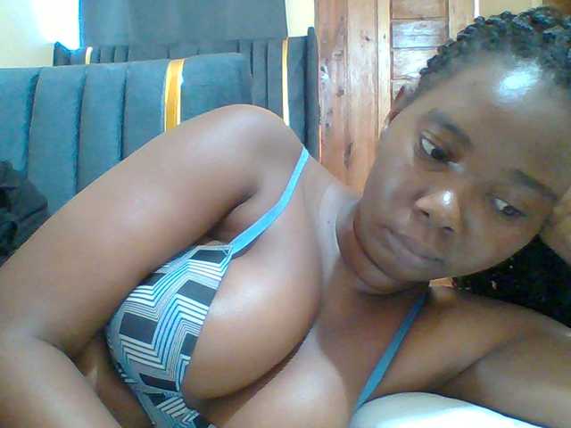 Sexyebonygal live cam on BongaCams