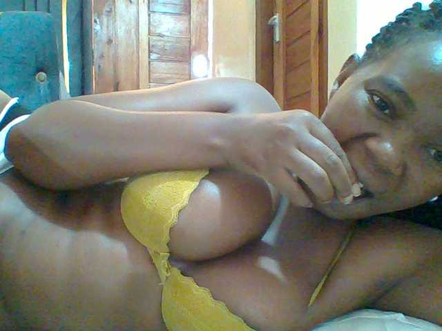 Sexyebonygal live cam on BongaCams