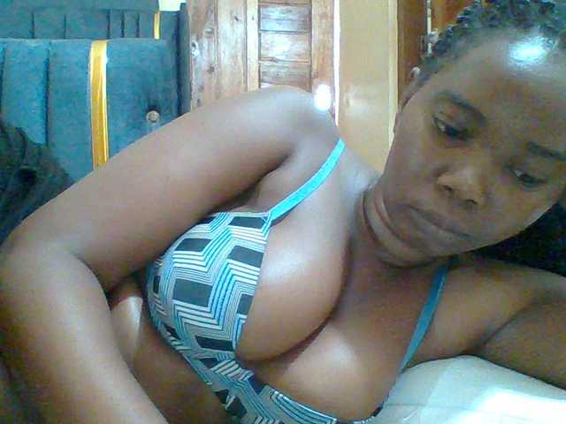 Sexyebonygal live cam on BongaCams
