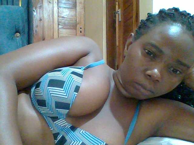Sexyebonygal live cam on BongaCams