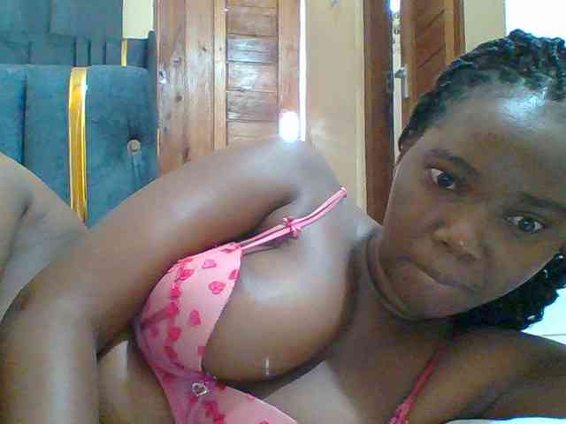 Sexyebonygal webcam