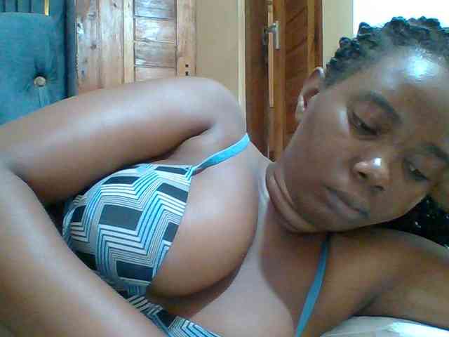 Sexyebonygal webcam