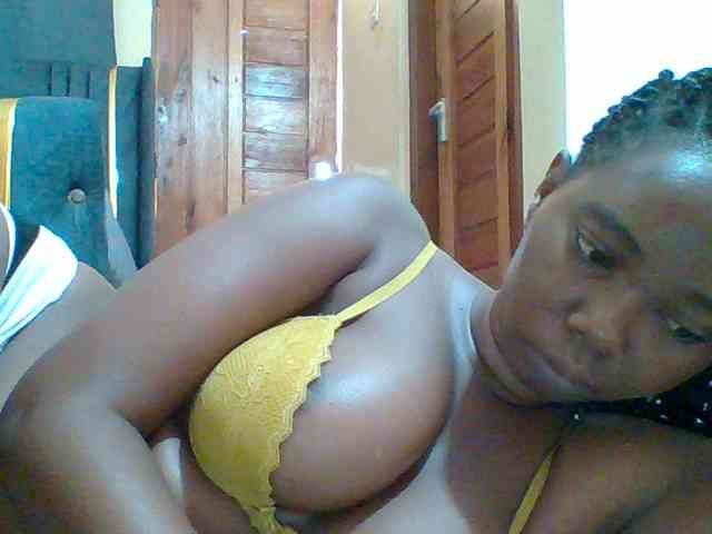 Sexyebonygal webcam