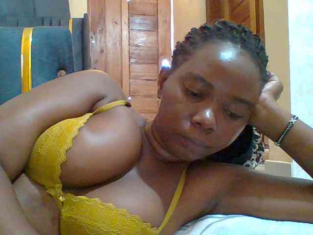 Sexyebonygal webcam