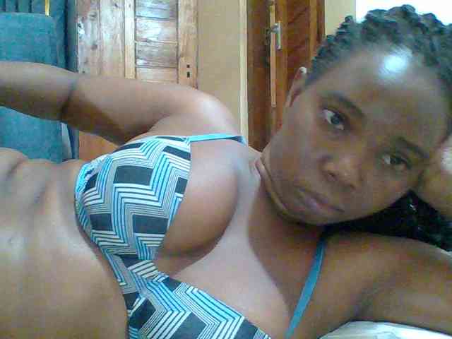 Sexyebonygal webcam