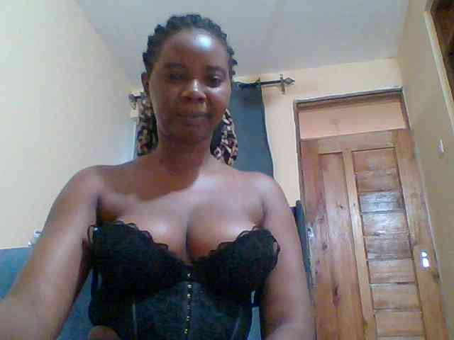 Sexyebonygal webcam