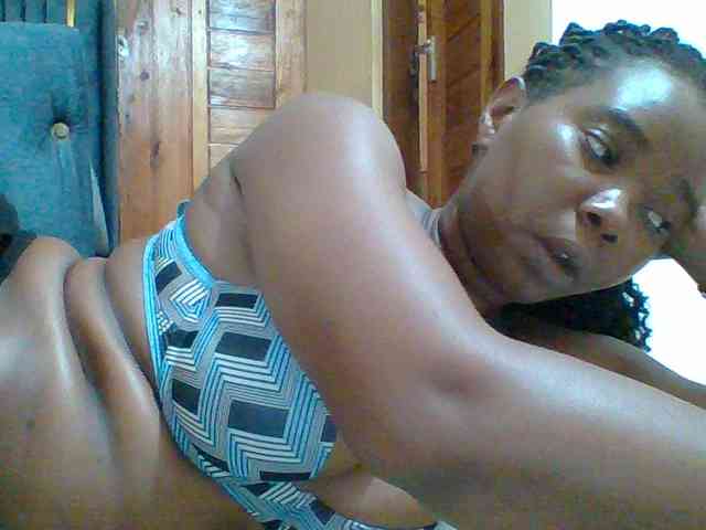 Sexyebonygal webcam