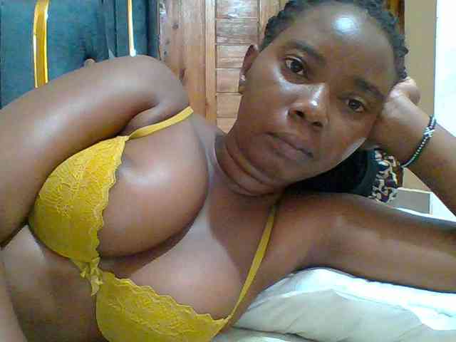 Sexyebonygal