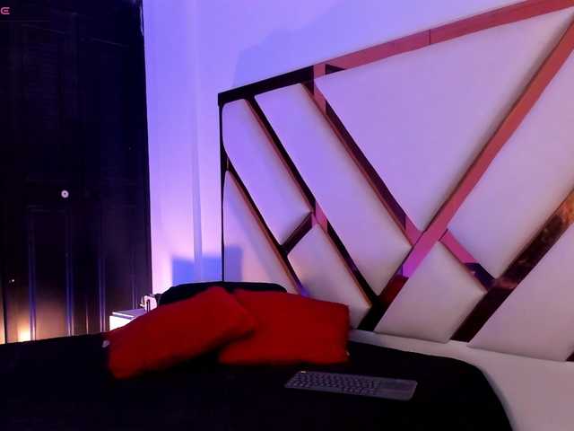 aron-cruz live cam preview