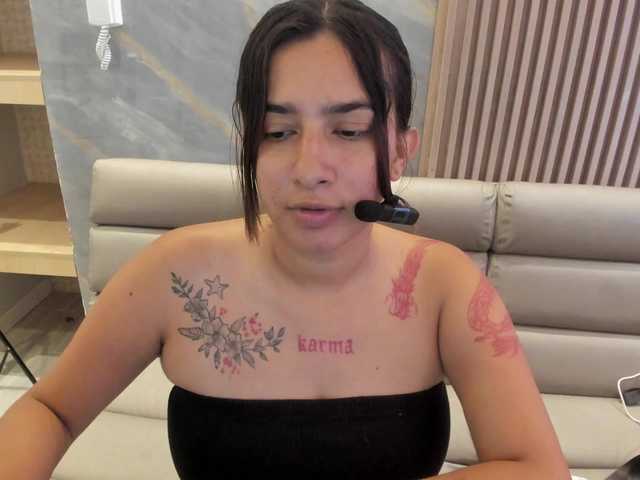 SofiTattoo live cam preview