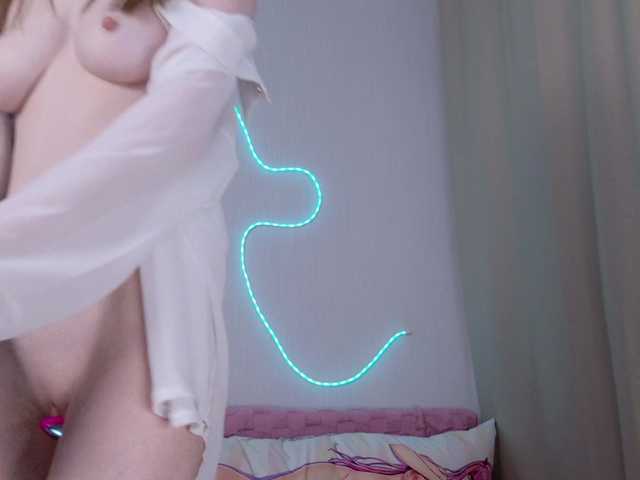 b4by-Emilia's BongaCams show and profile