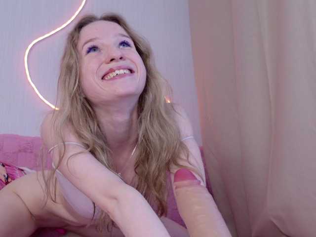  b4by-Emilia chat room