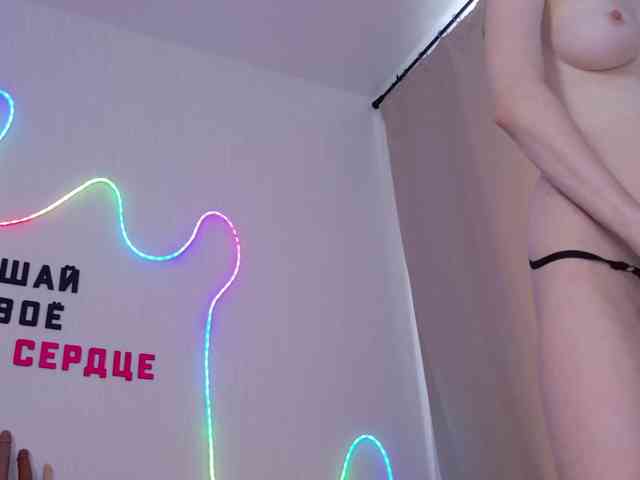 b4by-Emilia webcam