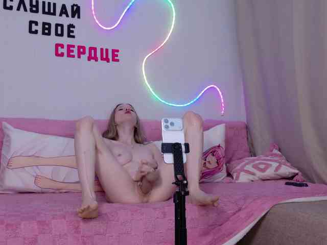 b4by-Emilia webcam