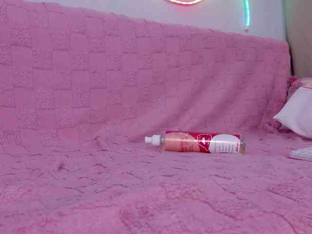b4by-Emilia webcam