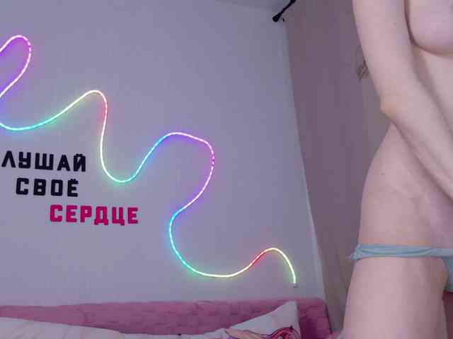 b4by-Emilia webcam