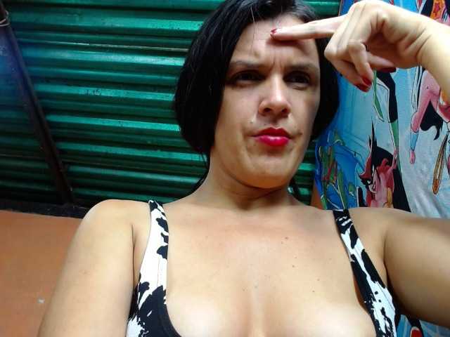 annyluna, en directo ahora en BongaCams