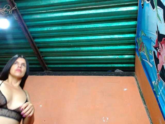 annyluna — live female cam
