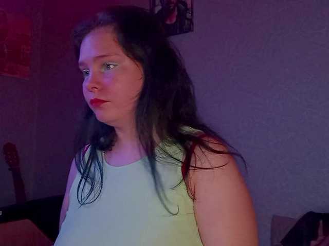 YourSweetPiggy live webcam show