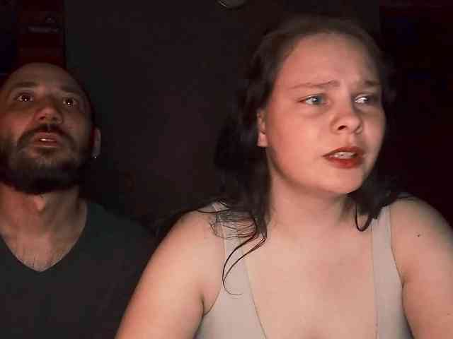 Yoursweetpiggy's cam show statistics and live stream