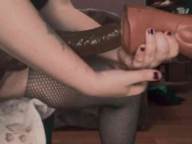 Yoursweetpiggy's cam show statistics and live stream