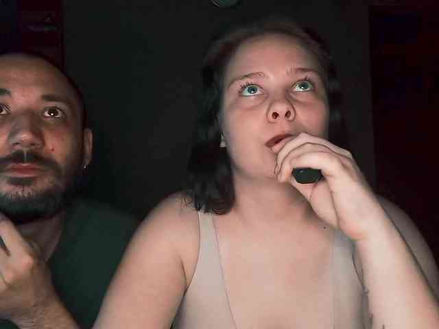 Yoursweetpiggy's cam show statistics and live stream