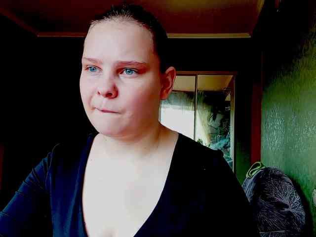Yoursweetpiggy's cam show statistics and live stream