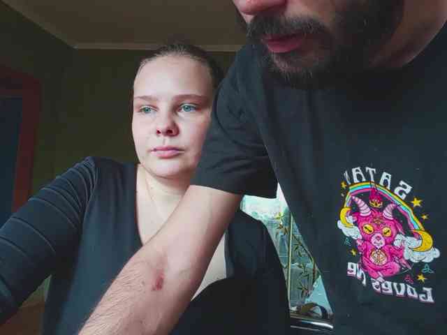 Yoursweetpiggy's cam show statistics and live stream