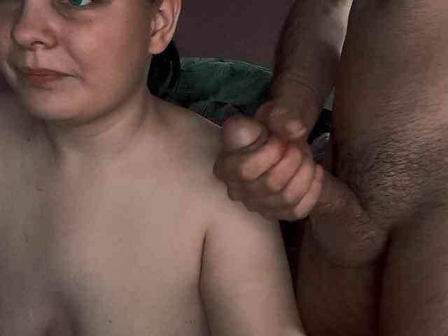 Yoursweetpiggy's cam show statistics and live stream