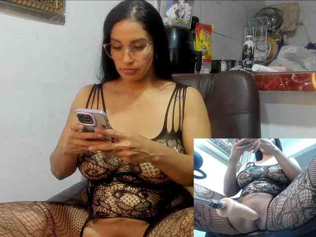 Karollovestar Live Webcam on BongaCams