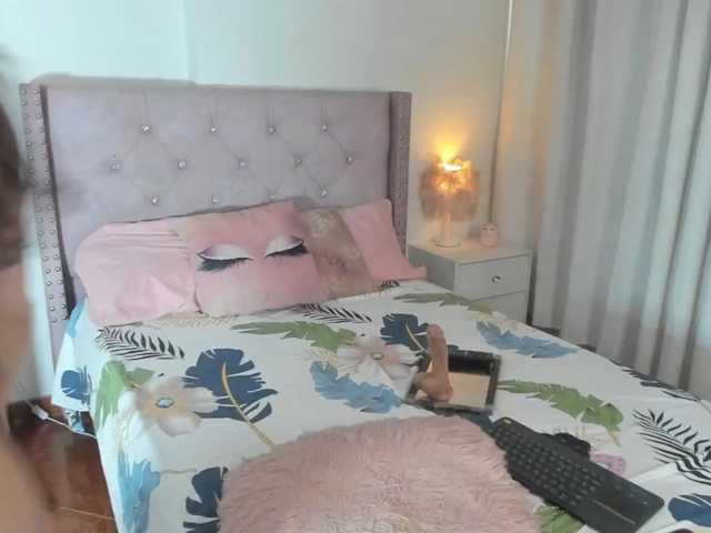 le modèle destinysweet est en webcam porno dans un show sur le site bongacams, il possède les tags suivants: Latino/Hispanic,Brunette,Trimmed