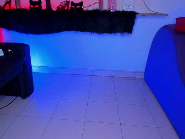 LetsDoeIt111 live cam preview