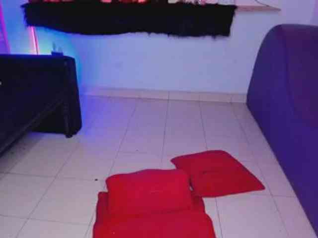 LetsDoeIt111 webcam