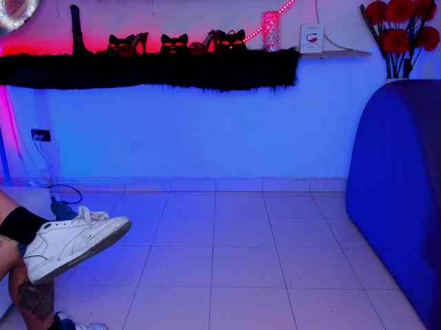 LetsDoeIt111 webcam