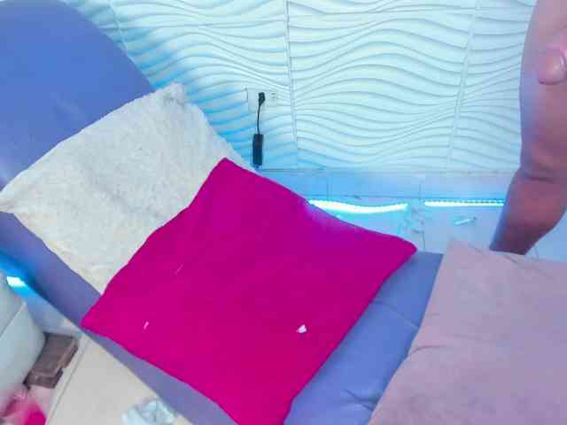 LetsDoeIt111 webcam