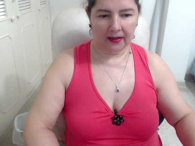 leonela's BongaCams show and profile