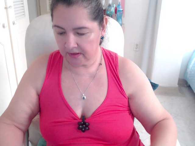 leonela's BongaCams show and profile