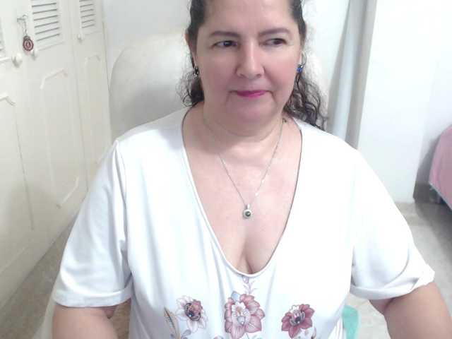 leonela's BongaCams show and profile