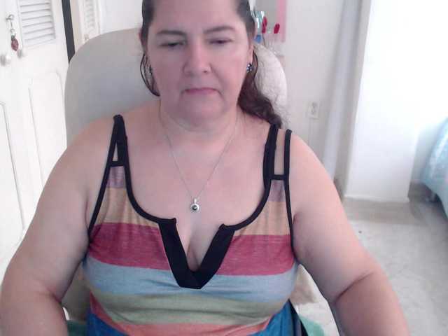 leonela's BongaCams show and profile