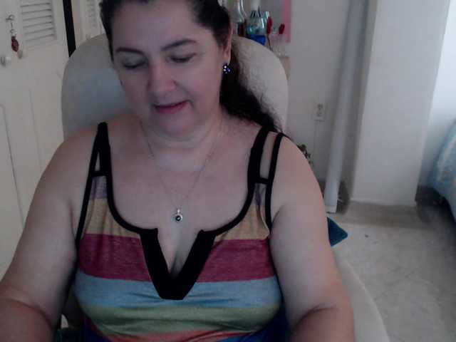 leonela's BongaCams show and profile