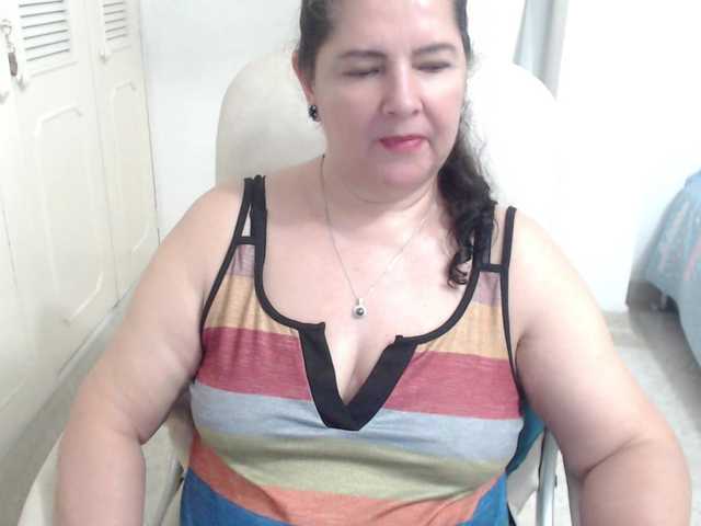 leonela's BongaCams show and profile