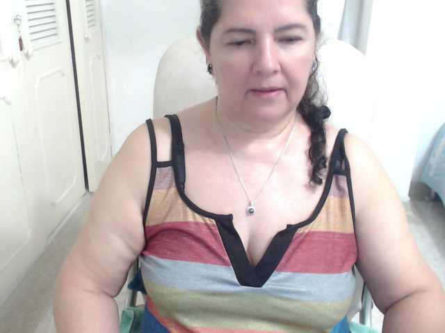 leonela's BongaCams show and profile
