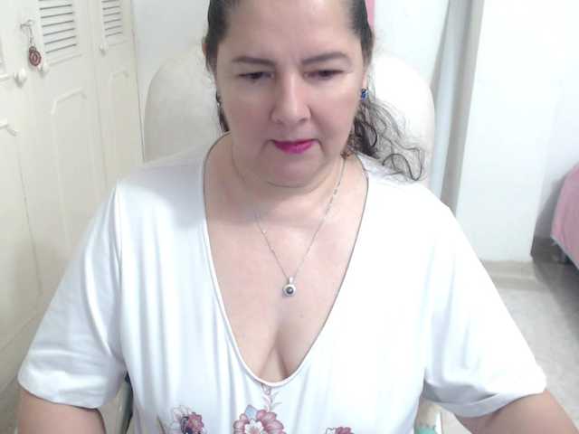 leonela's BongaCams show and profile