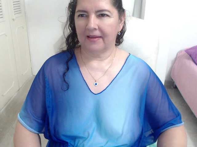 leonela's BongaCams show and profile