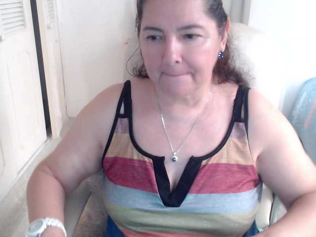 leonela's BongaCams show and profile